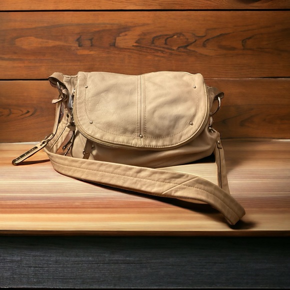 B Makowsky Soft Tan Leather Silver Hardware Bag! - Picture 9 of 12